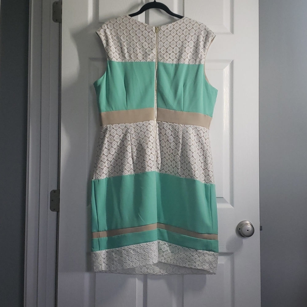 Women's dress - Picture 4 of 6